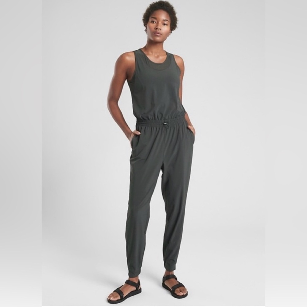 Athleta Hillside Jumpsuit Womens 6 Gray Sleeveless Athleisure Mesh Back Romper